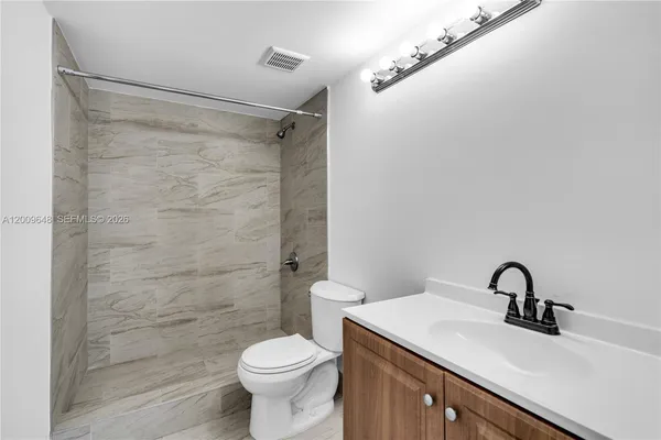 $2,450 | 18206 Mediterranean Boulevard, Unit 521, Hialeah, FL 33015