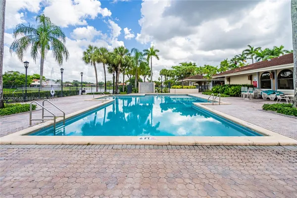$2,450 | 18206 Mediterranean Boulevard, Unit 521, Hialeah, FL 33015