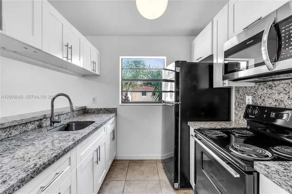 $2,450 | 18206 Mediterranean Boulevard, Unit 521, Hialeah, FL 33015