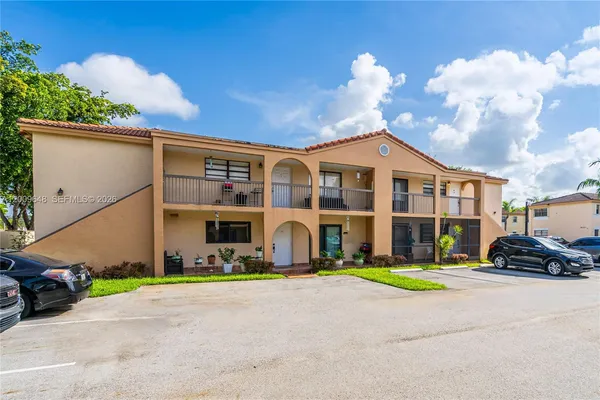 $2,450 | 18206 Mediterranean Boulevard, Unit 521, Hialeah, FL 33015