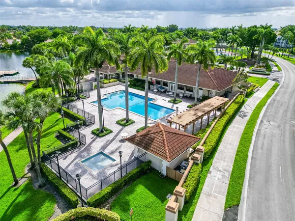 $2,450 | 18206 Mediterranean Boulevard, Unit 521, Hialeah, FL 33015