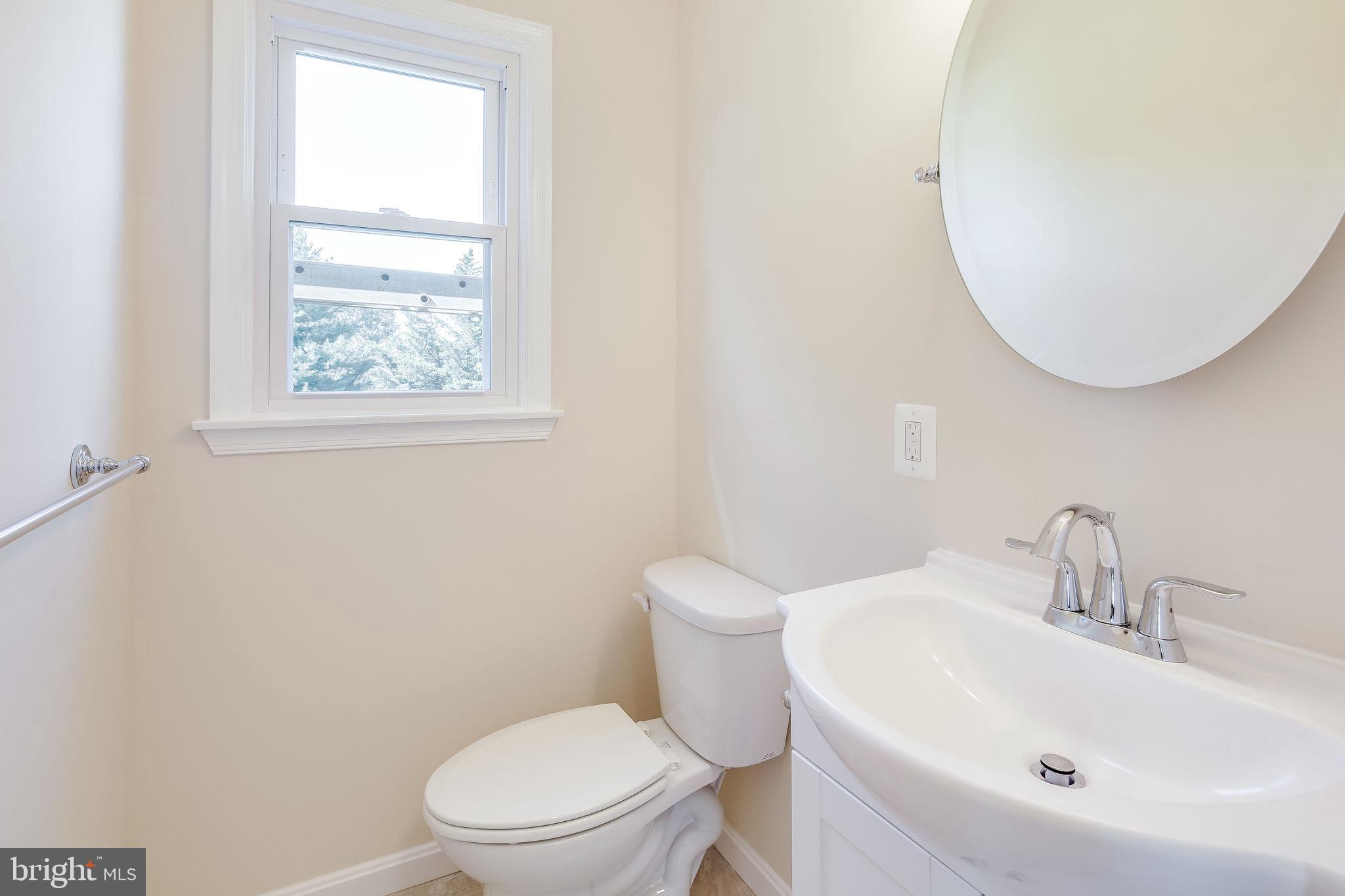 194 Bell Road Westminster, MD 21158 - Photo 12 of 33 1st Floor Powder Room
