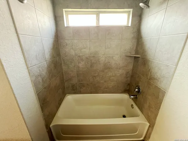 $1,995 | 156 Hunters Brook, San Antonio, TX 78253