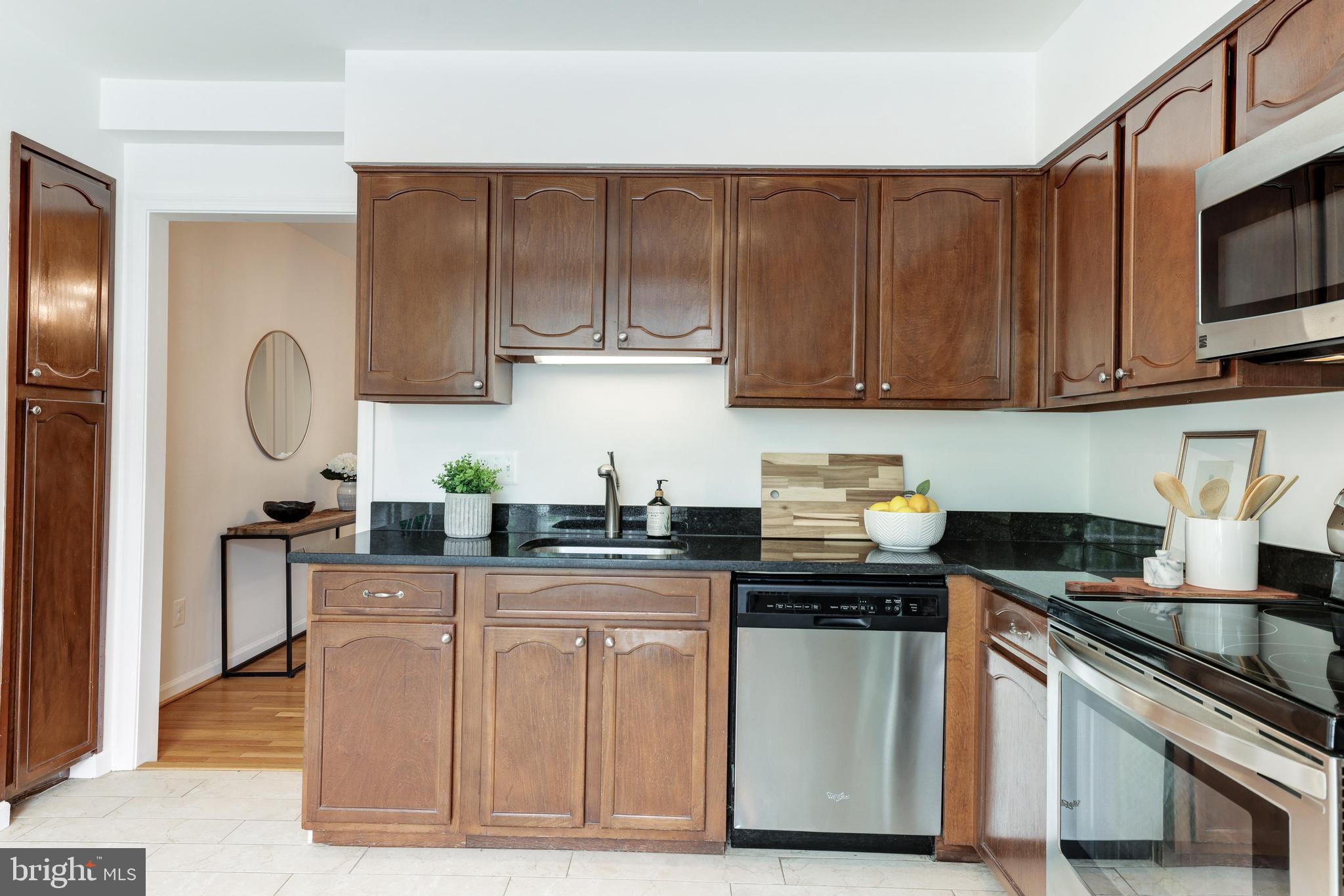 1149 Colonial Road McLean, VA 22101 - Photo 11 of 55 Kitchen