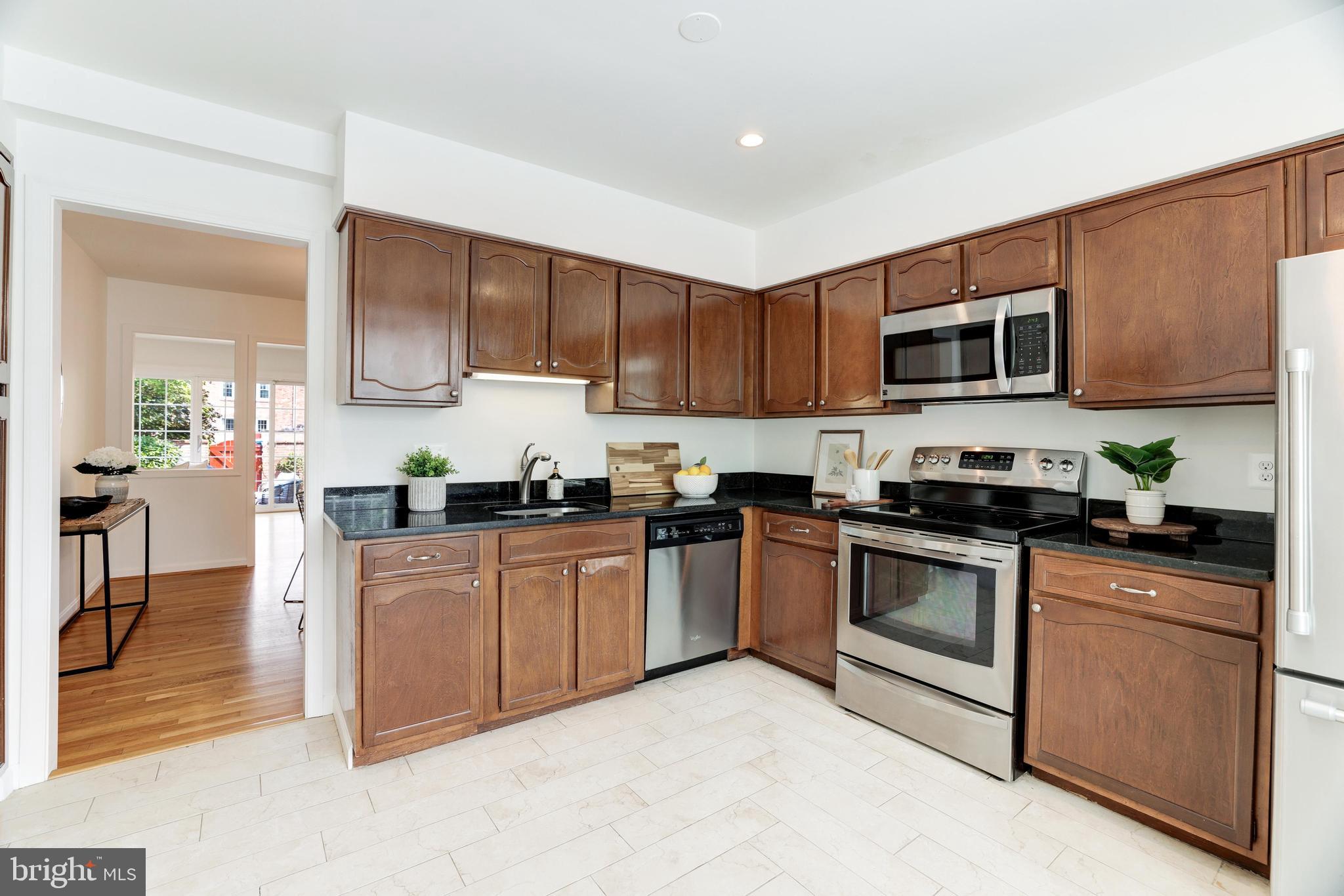 1149 Colonial Road McLean, VA 22101 - Photo 12 of 55 Kitchen