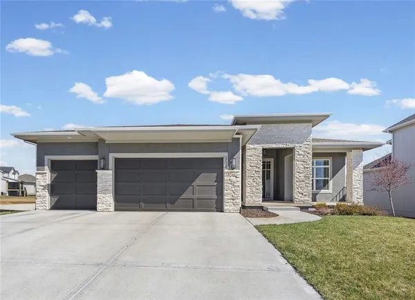$700,000 | 17166 West 164th Terrace, Olathe, KS 66062