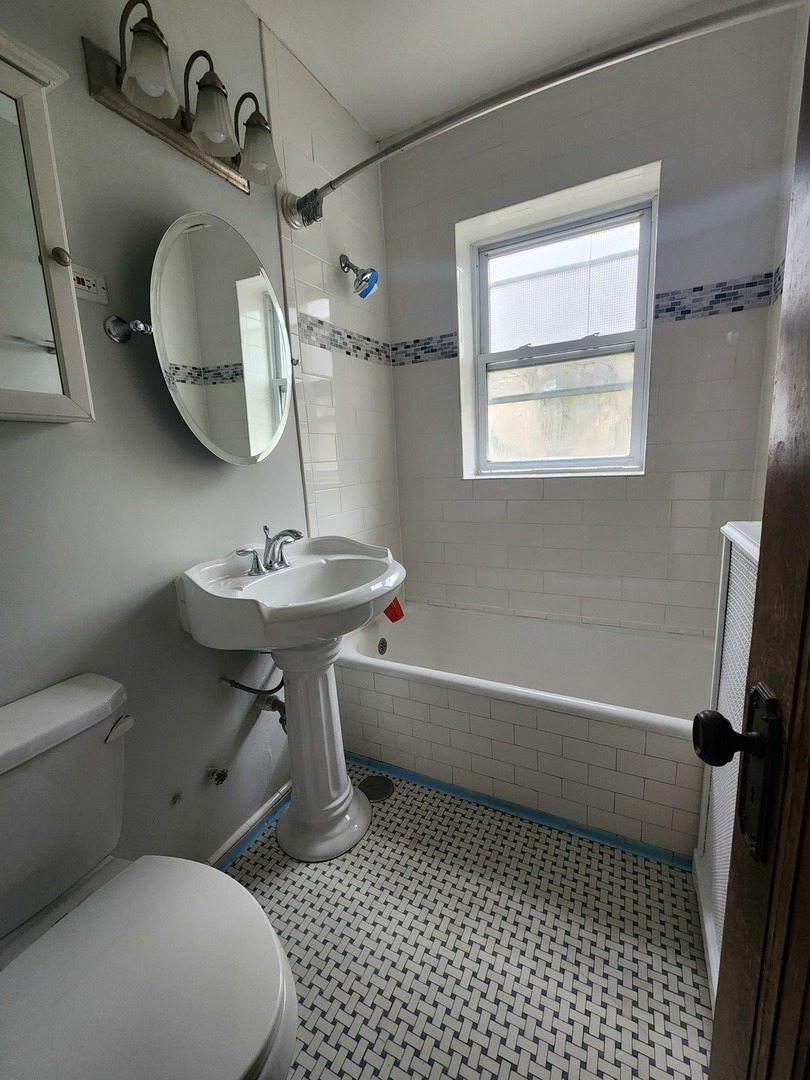 1112 Grove Street, Unit 1A Evanston, IL 60201 - Photo 10 of 14