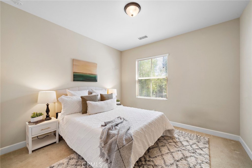 41 Coleridge Irvine, CA 92620 - Photo 28 of 36 Second upstairs bedroom.