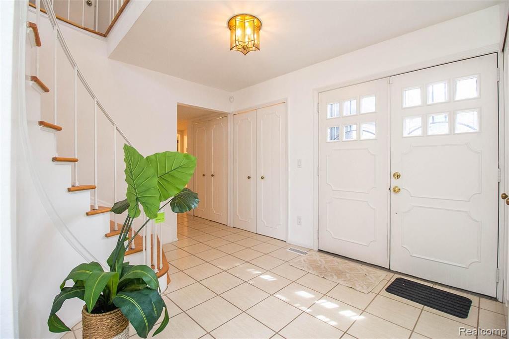 1931 Pine Ridge Lane Bloomfield Hills, MI 48302 - Photo 5 of 47
