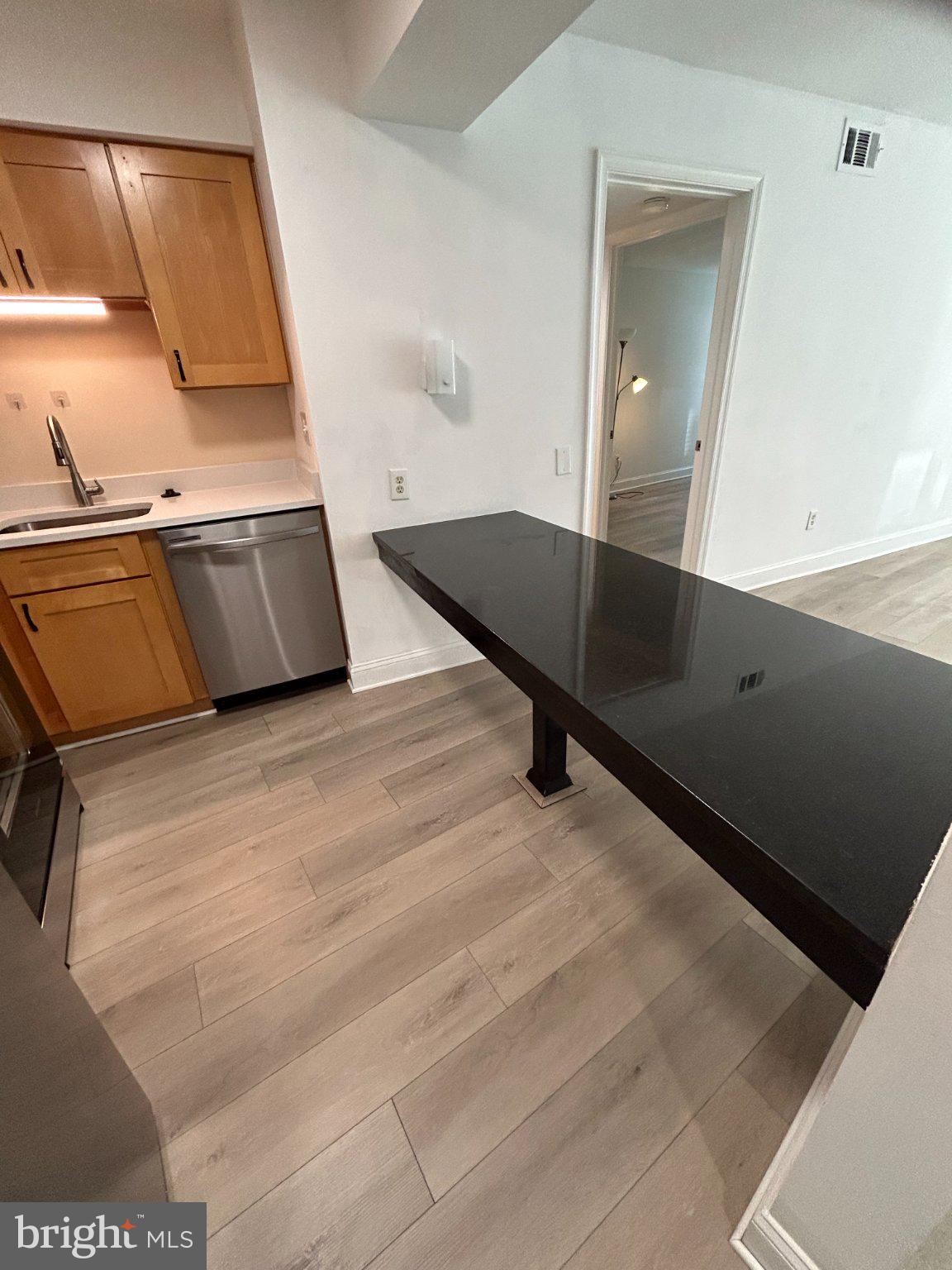 5802 Royal Ridge Drive, Unit B Springfield, VA 22152 - Photo 10 of 33 Granite Counter