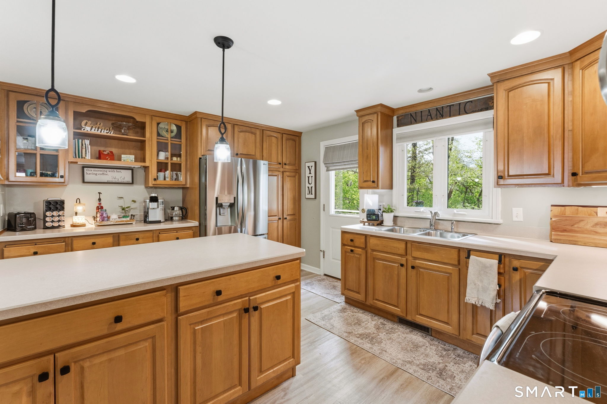 25 Forest Road East Lyme, CT 06357 - Photo 17 of 40