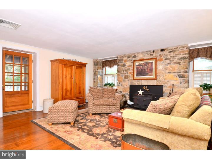 620 Fairview Road Glenmoore, PA 19343 - Photo 4 of 25 Living Room