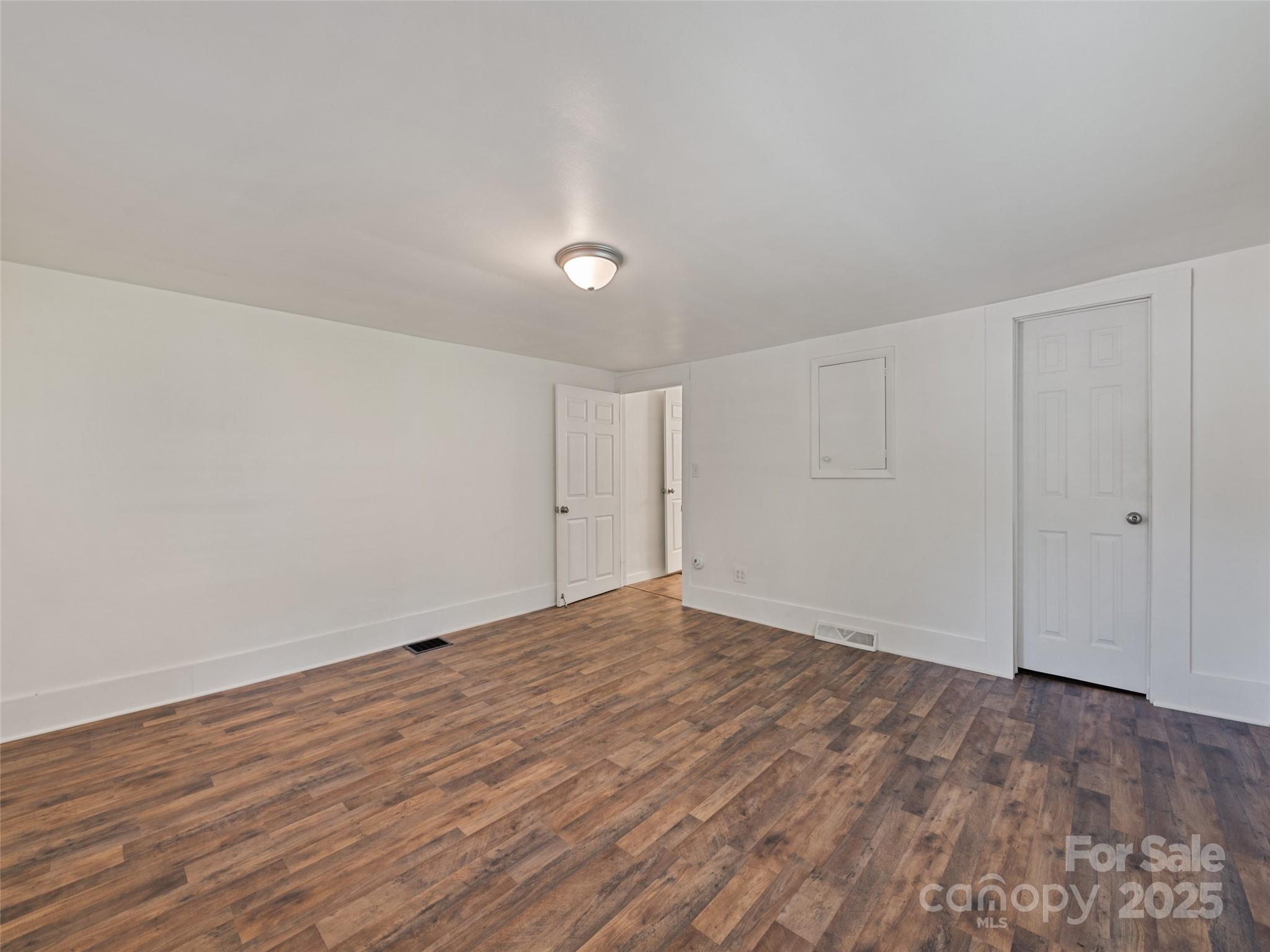 468 Deaverview Road Asheville, NC 28806 - Photo 17 of 26 a view of an empty room