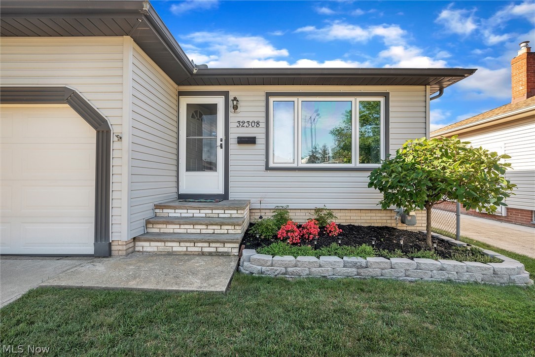 32308 Knobel Road Willowick, OH 44095 - Photo 3 of 35