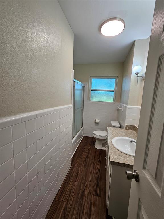 2100 Farm To Market 4 Cleburne, TX 76031 - Photo 10 of 16 a bathroom with a granite countertop bathtub sink vanity mirror and toilet