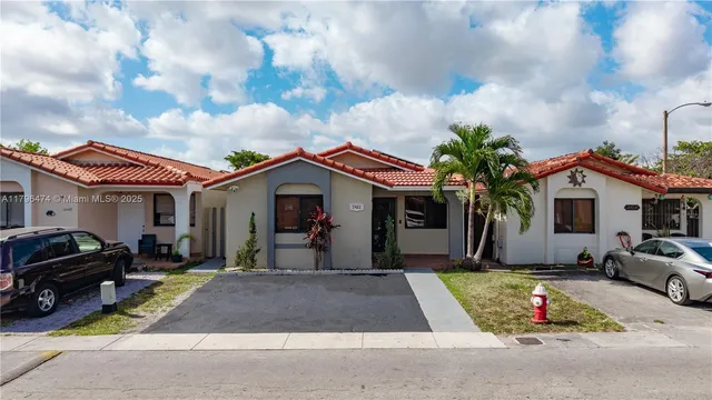 $484,900 | 2462 West 65th Street, Hialeah, FL 33016