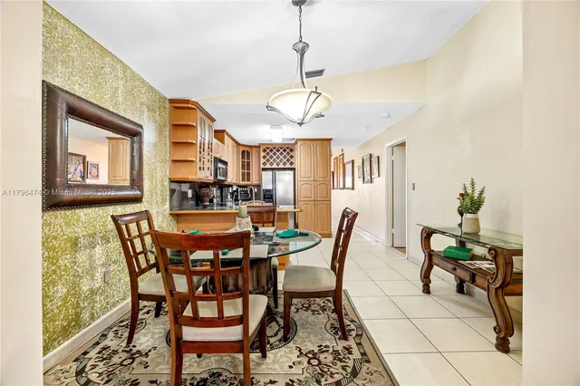 $484,900 | 2462 West 65th Street, Hialeah, FL 33016