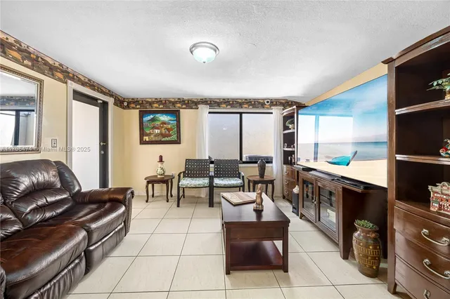 $484,900 | 2462 West 65th Street, Hialeah, FL 33016