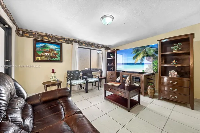 $484,900 | 2462 West 65th Street, Hialeah, FL 33016