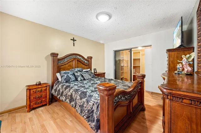 $484,900 | 2462 West 65th Street, Hialeah, FL 33016