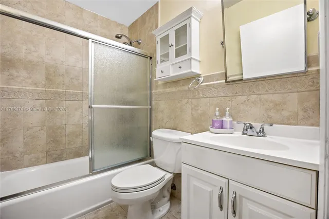 $484,900 | 2462 West 65th Street, Hialeah, FL 33016