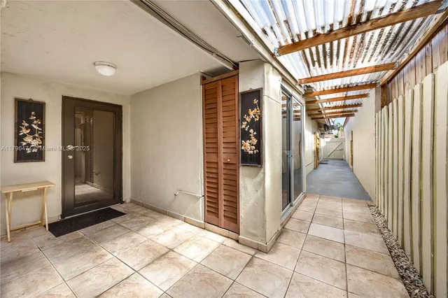 $484,900 | 2462 West 65th Street, Hialeah, FL 33016