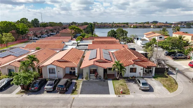 $484,900 | 2462 West 65th Street, Hialeah, FL 33016