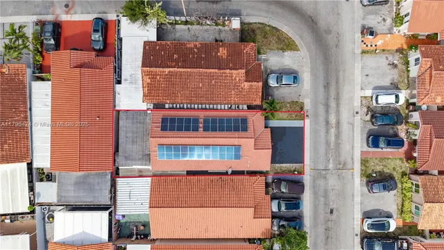 $484,900 | 2462 West 65th Street, Hialeah, FL 33016