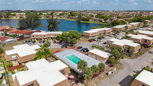 $484,900 | 2462 West 65th Street, Hialeah, FL 33016