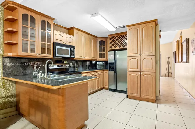 $484,900 | 2462 West 65th Street, Hialeah, FL 33016