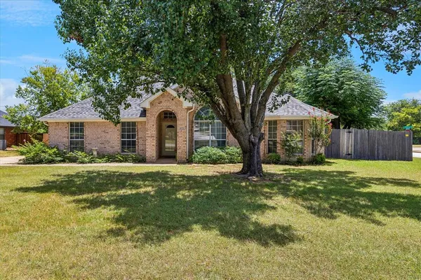 $337,500 | 433 Sherwood Court, Burleson, TX 76028