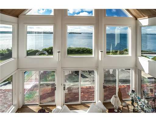 31 Ridge Road Newport, RI 02840 - Photo 6 of 12 Living Room.