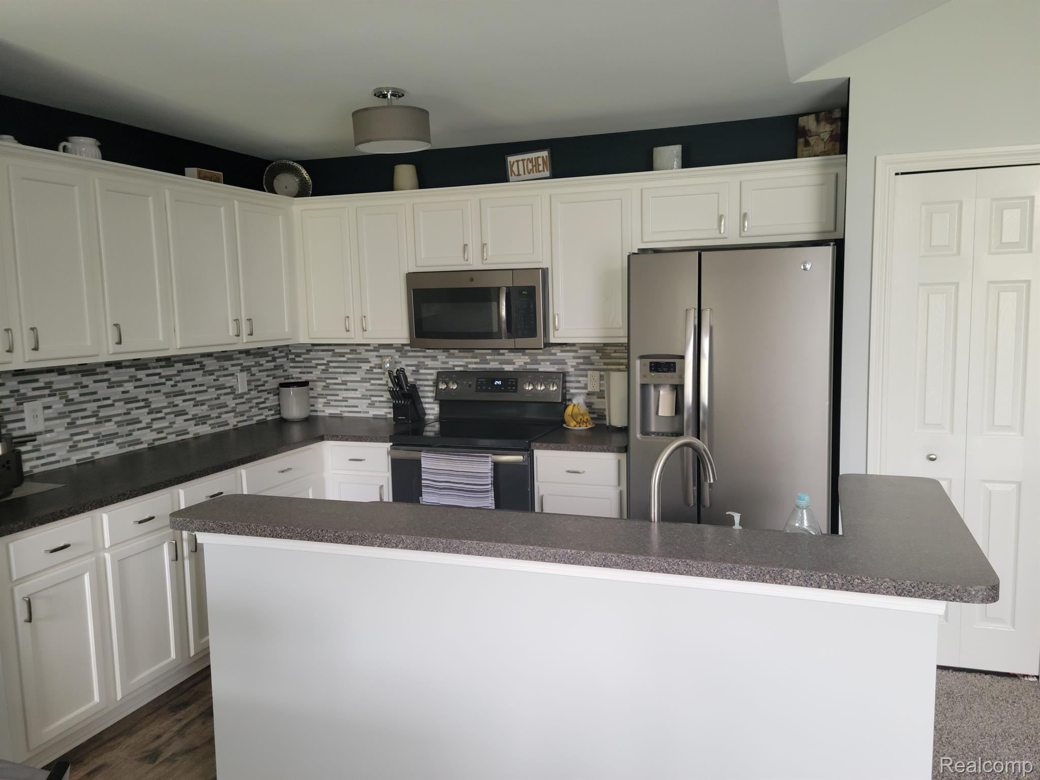 45991 Rhodes Drive Macomb, MI 48044 - Photo 10 of 18 Kitchen