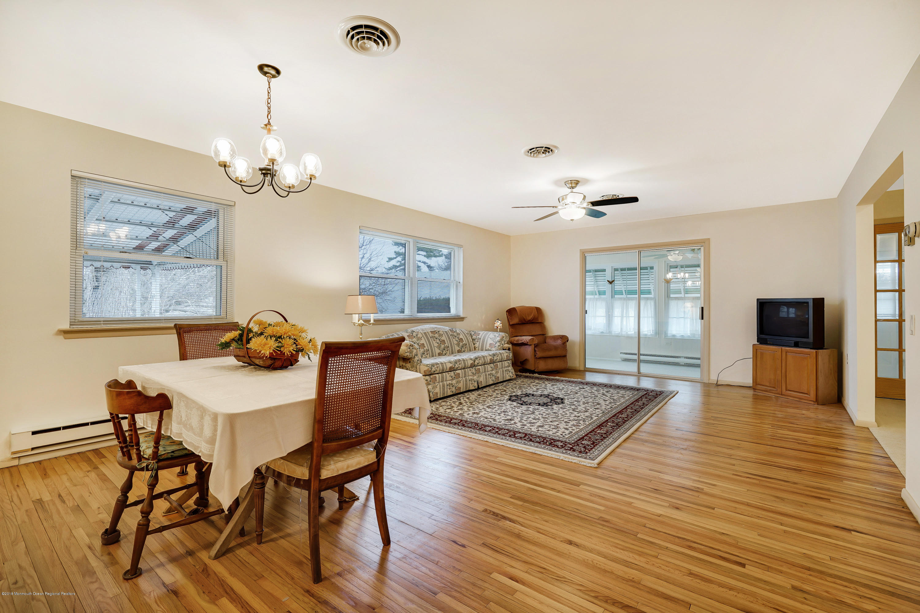 124 Tulip Court, Unit B Whiting, NJ 08759 - Photo 15 of 30 124 Tulip Ct Manchester-print-015-10-Liv