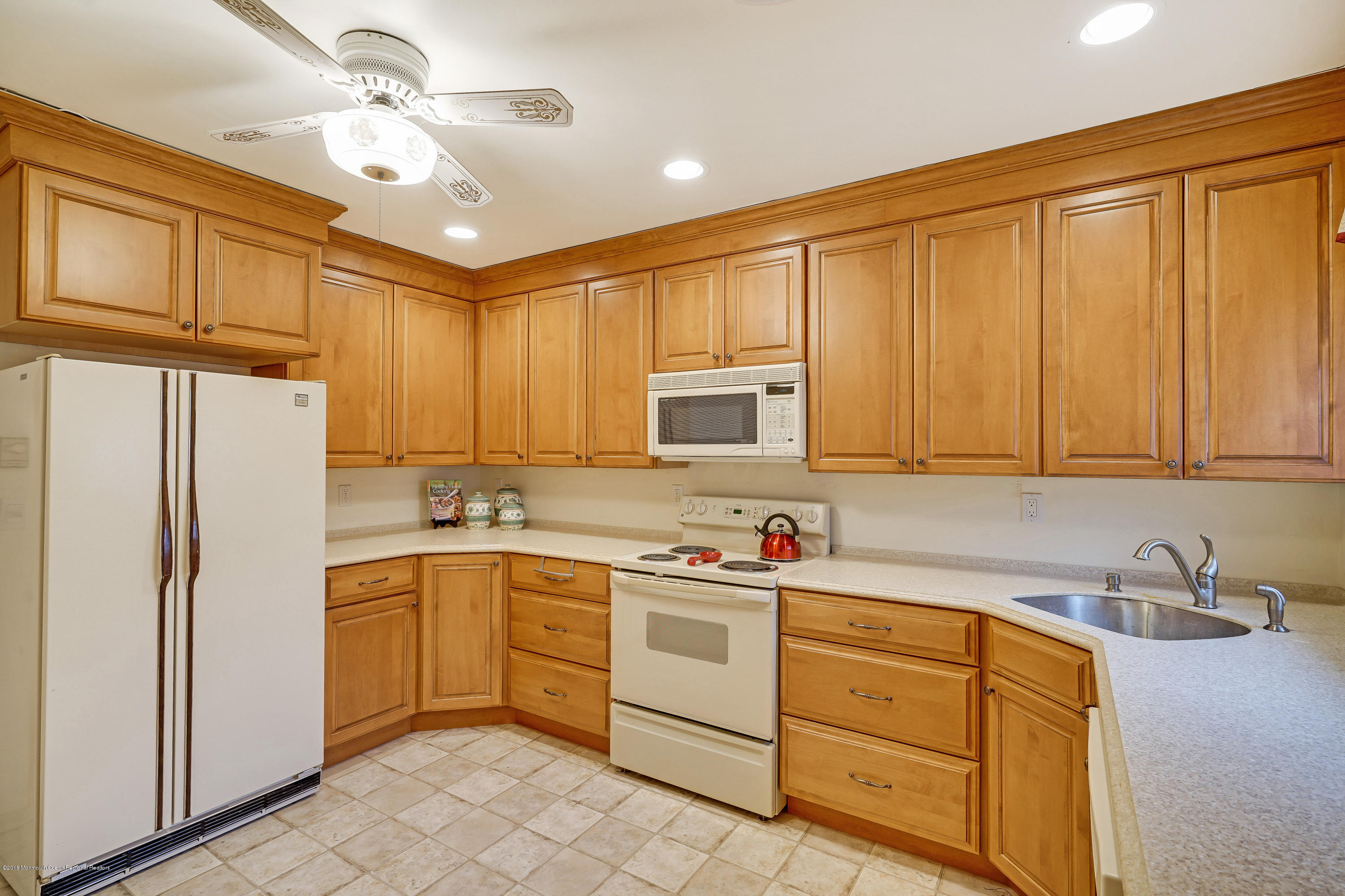 124 Tulip Court, Unit B Whiting, NJ 08759 - Photo 19 of 30 124 Tulip Ct Manchester-print-019-12-Kit