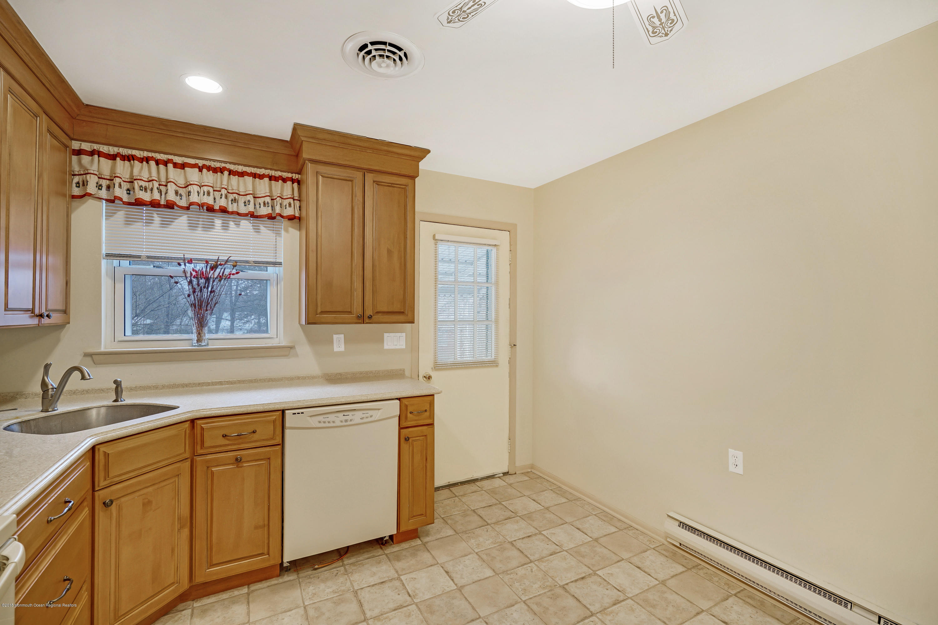 124 Tulip Court, Unit B Whiting, NJ 08759 - Photo 20 of 30 124 Tulip Ct Manchester-print-020-23-Kit