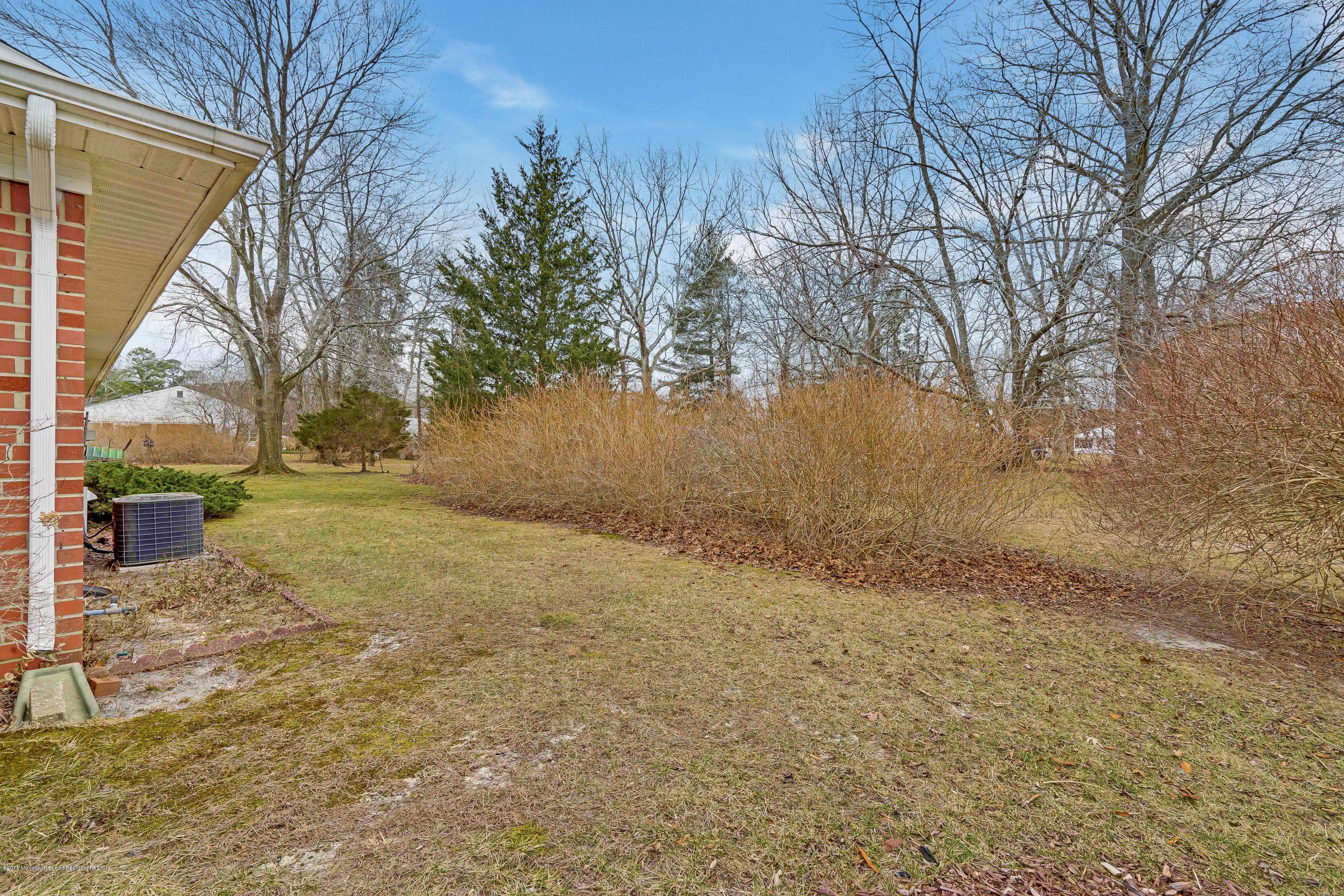 124 Tulip Court, Unit B Whiting, NJ 08759 - Photo 29 of 30 124 Tulip Ct Manchester-print-029-18-Bac