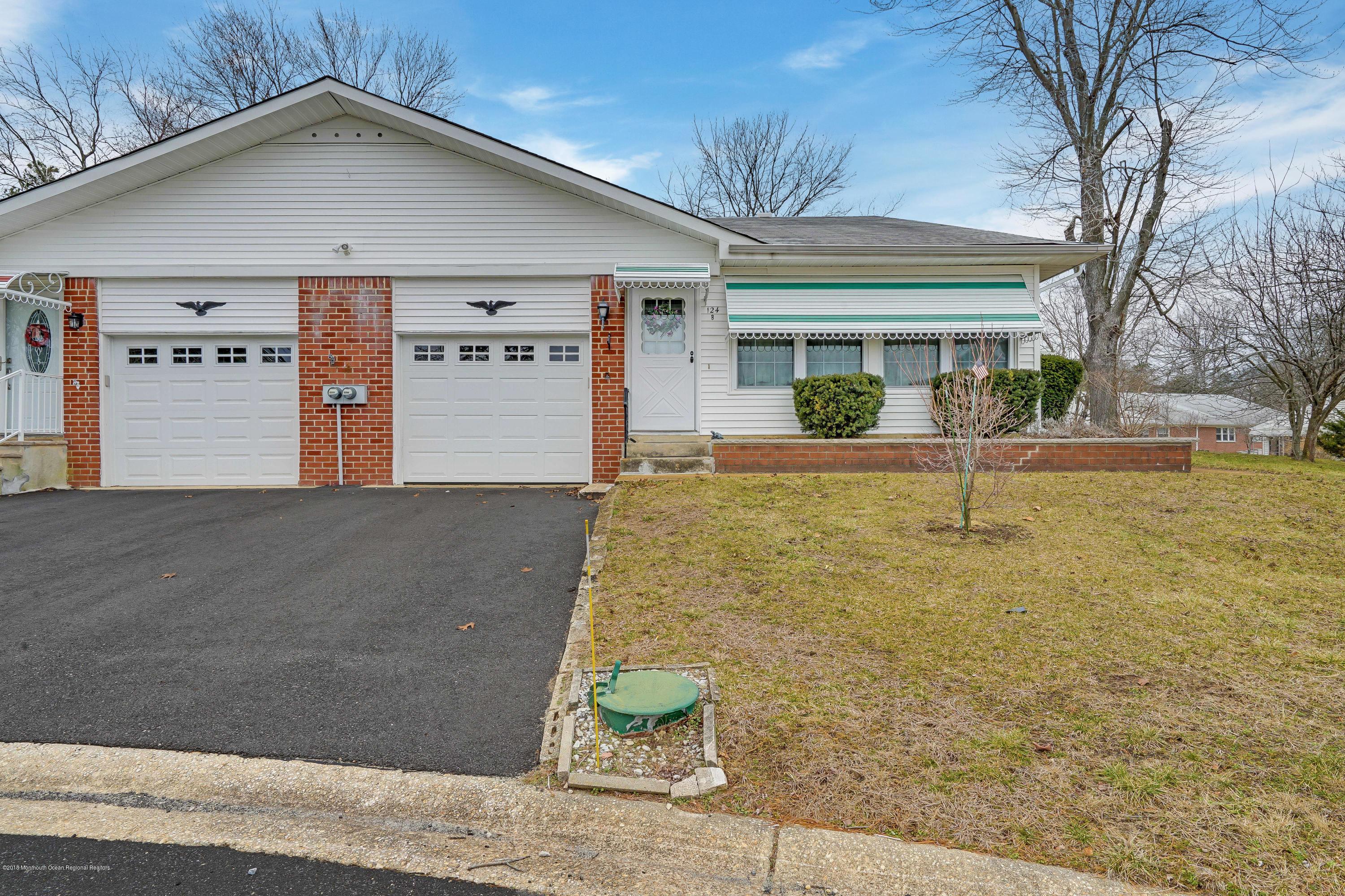 124 Tulip Court, Unit B Whiting, NJ 08759 - Photo 4 of 30 124 Tulip Ct Manchester-print-004-13-Fro