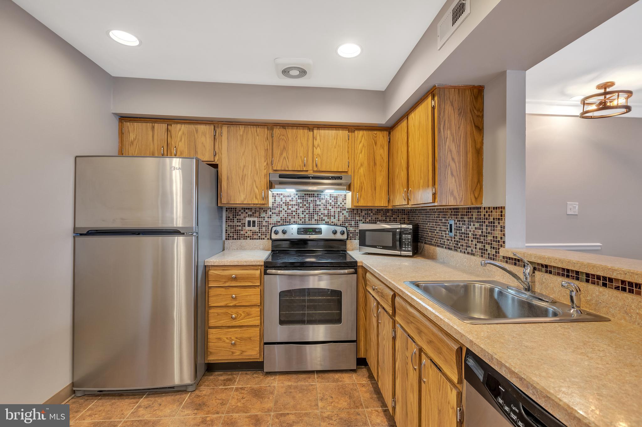 85 Whetstone Road Horsham, PA 19044 - Photo 12 of 30 Kitchen