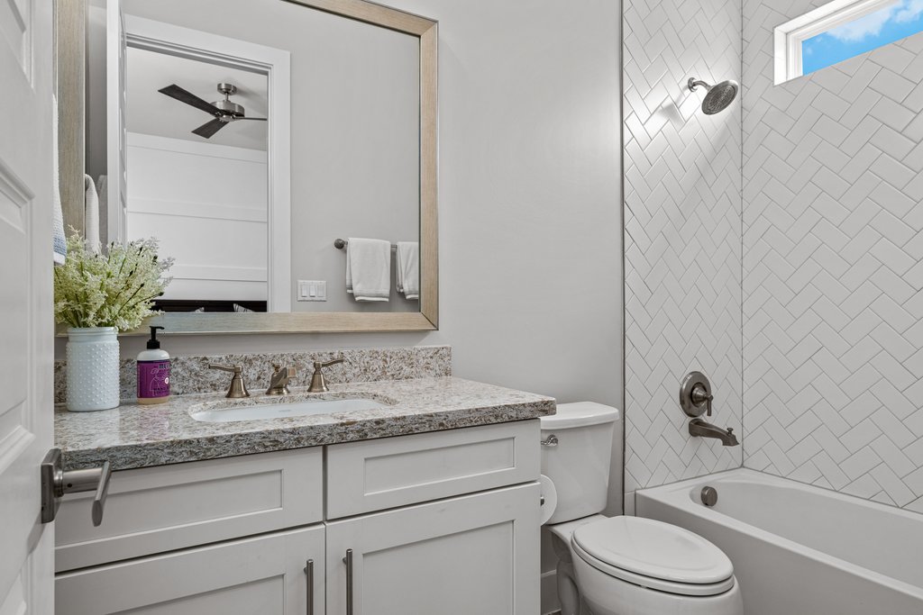 203 Lodestone Lane Austin, TX 78738 - Photo 29 of 40 Guest ensuite bathroom on main level