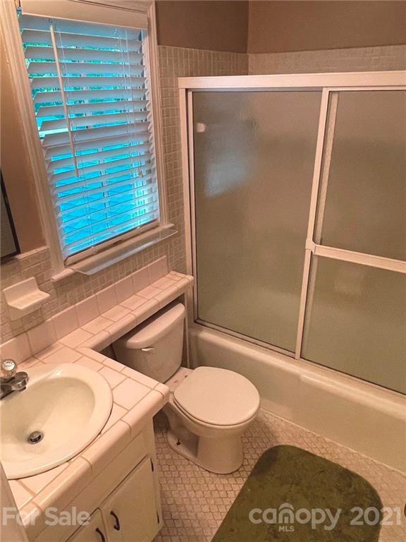 170 Nottingham Road Salisbury, NC 28147 - Photo 20 of 27 a bathroom with a sink toilet and shower