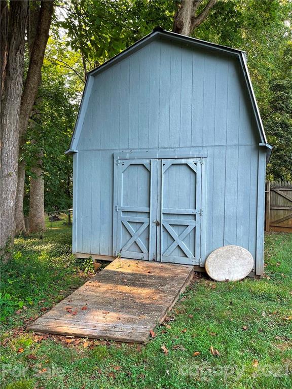 170 Nottingham Road Salisbury, NC 28147 - Photo 27 of 27 a backyard of a house with table and chairs