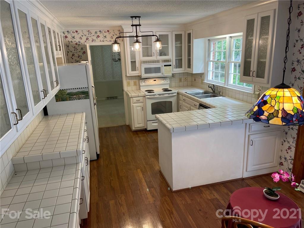 170 Nottingham Road Salisbury, NC 28147 - Photo 10 of 27 a kitchen with stainless steel appliances granite countertop a refrigerator a stove and a wooden floors