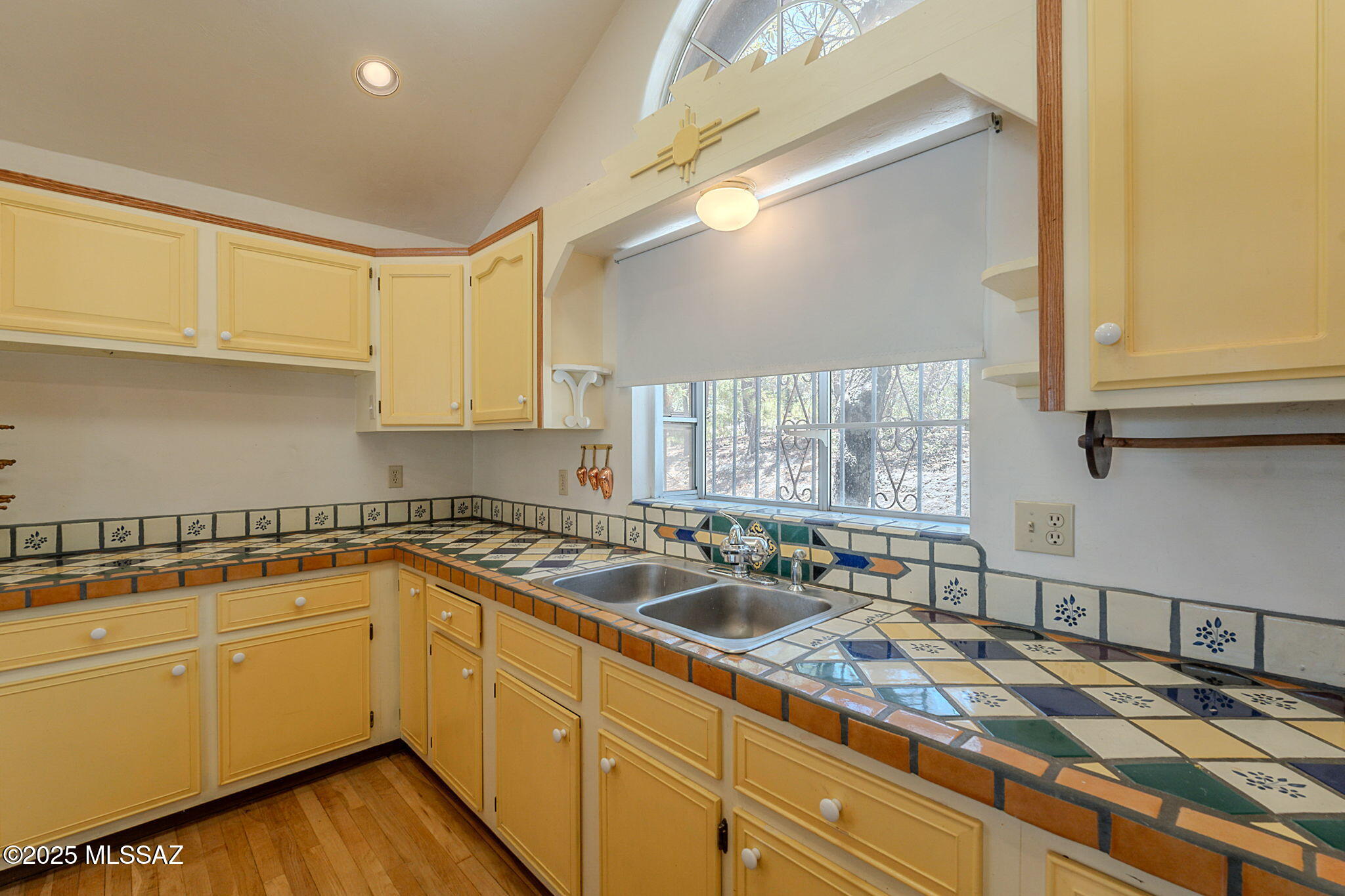 9865 North Willow Loop Tucson, AZ 85739 - Photo 16 of 50 Large Kitchen