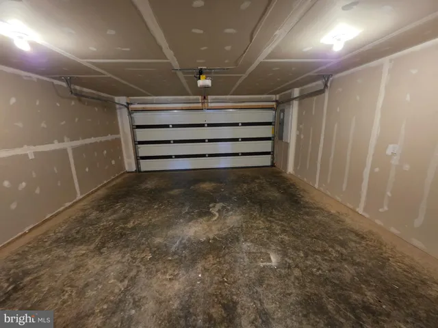 a view of room with an empty space