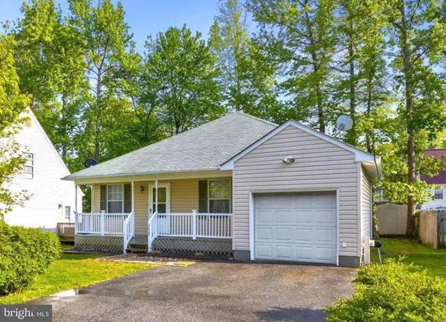 $2,350 | 3629 10th Street, North Beach, MD 20714