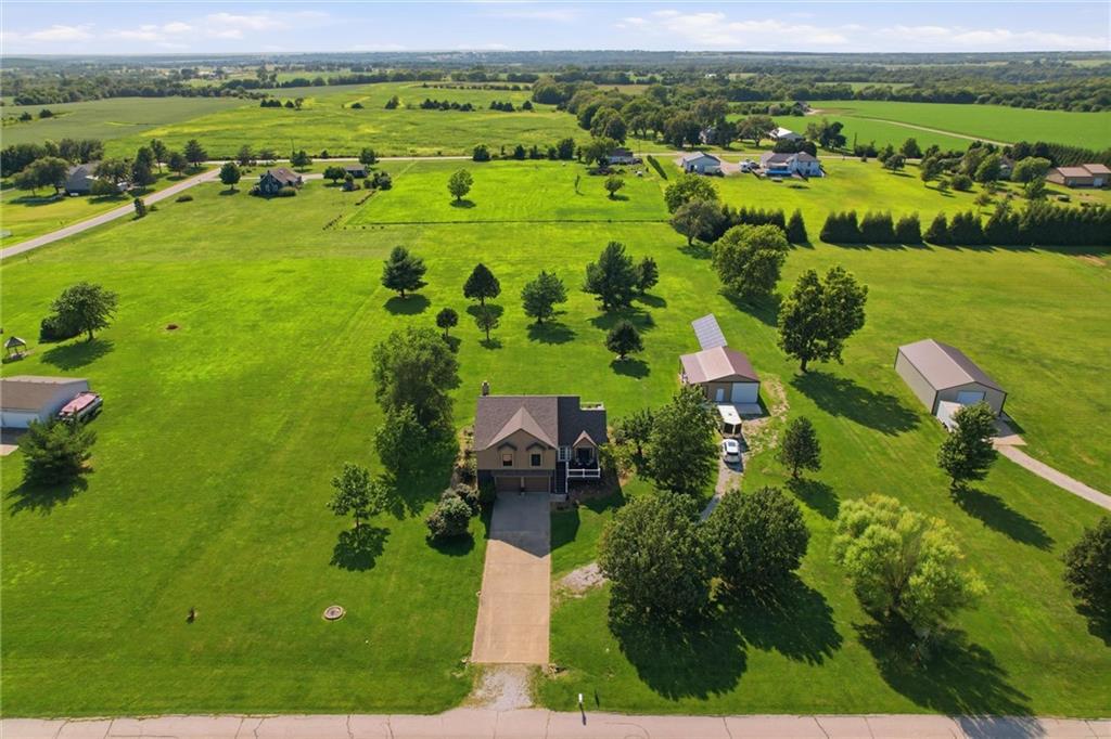 27520 Normandy Road Louisburg, KS 66053 - Photo 5 of 50 Gallery Image 5