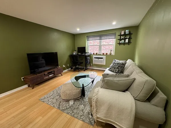 $2,500 | 116 Sycamore Street, Unit 22, Somerville, MA 02145