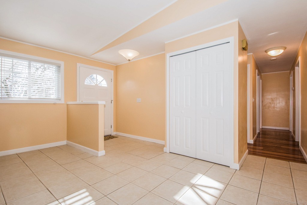 65 Barry Road Worcester, MA 01609 - Photo 3 of 22 Gallery Image 3