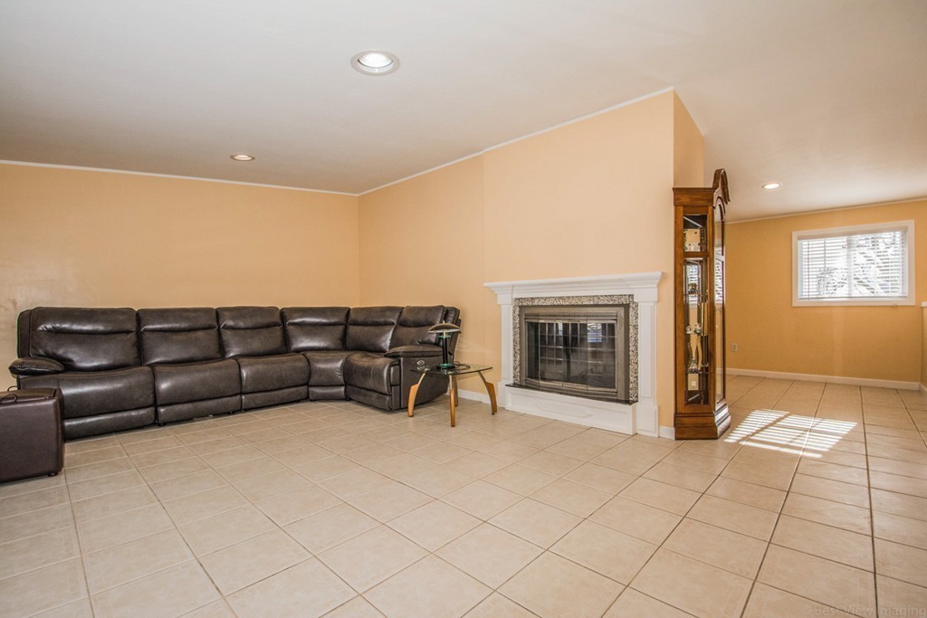 65 Barry Road Worcester, MA 01609 - Photo 5 of 22 Gallery Image 5